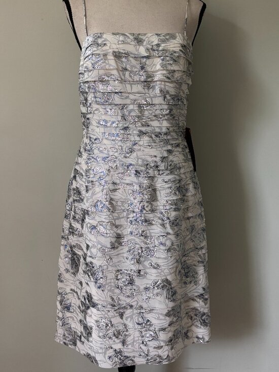 JS Collections Dresses & Skirts - JS Collections Metallic Tiered Jacquard Cocktail Dress Size 6 NWT